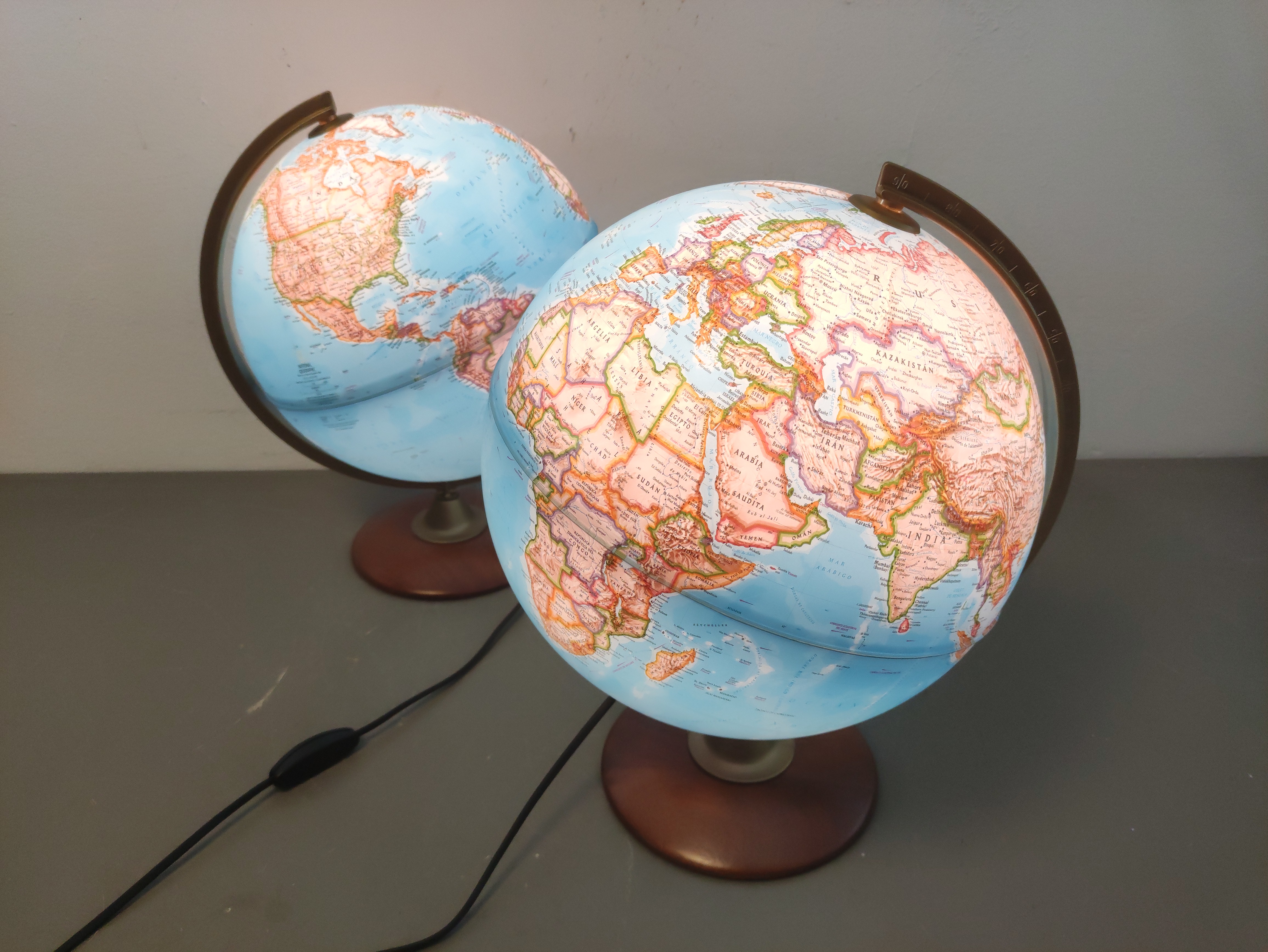 globo terraqueo deco mad plast luz alt 40 o30 2u